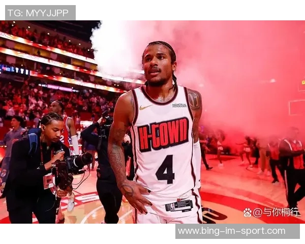 杰伦格林展现魅力穿搭太阳城市版球衣尽显时尚风采