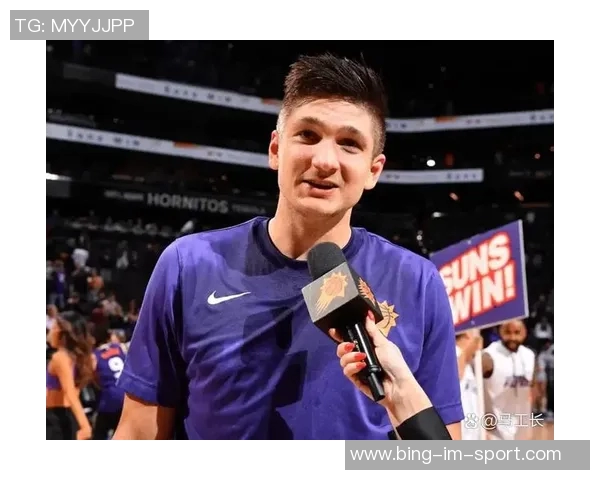 克拉克斯顿上半场表现惊艳7投5中砍下11分8篮板外线命中率完美